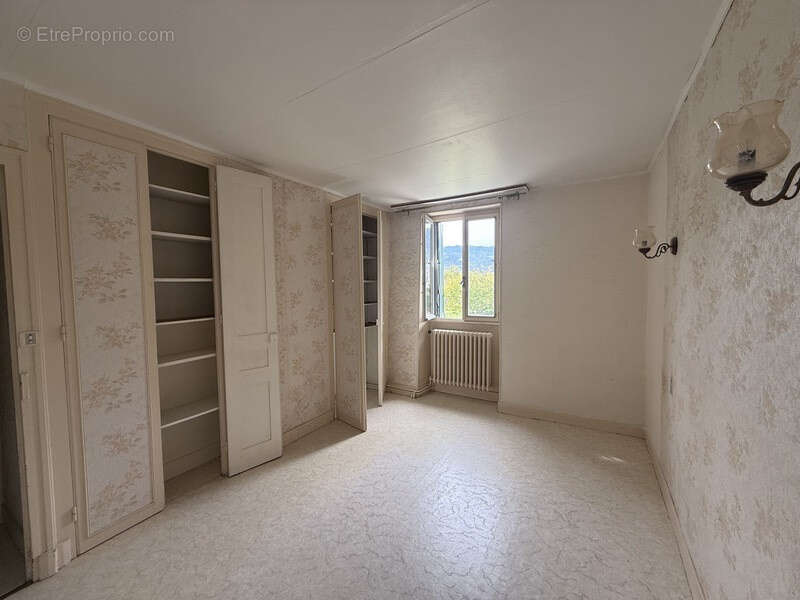 Maison à VAUX-LES-SAINT-CLAUDE