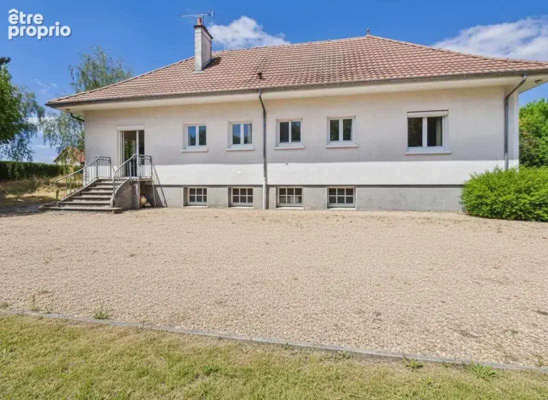 Maison de 179 m2 à Loudun , 5 chambres, grand jardin arboré, garage, vaste sous sol - photo 13