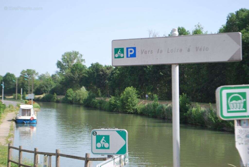 Commerce à MENETREOL-SOUS-SANCERRE