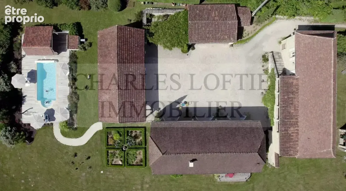 Magnifique ensemble comprenant une maison principale et hébergements touristiques sur un terrain de 1.5 ha - photo 2