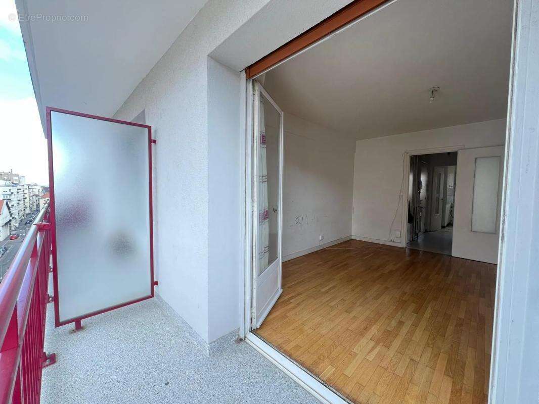 Appartement à VILLENEUVE-LA-GARENNE