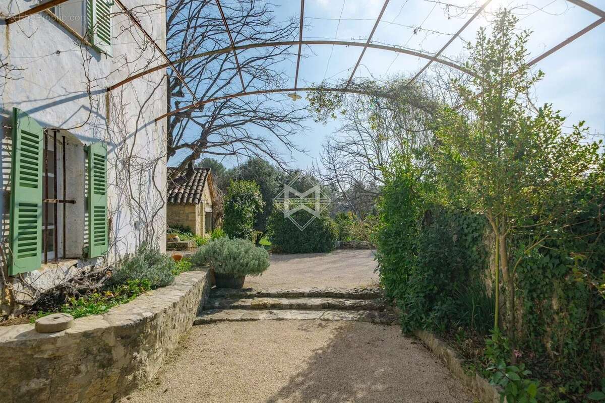 Maison à TOURRETTES