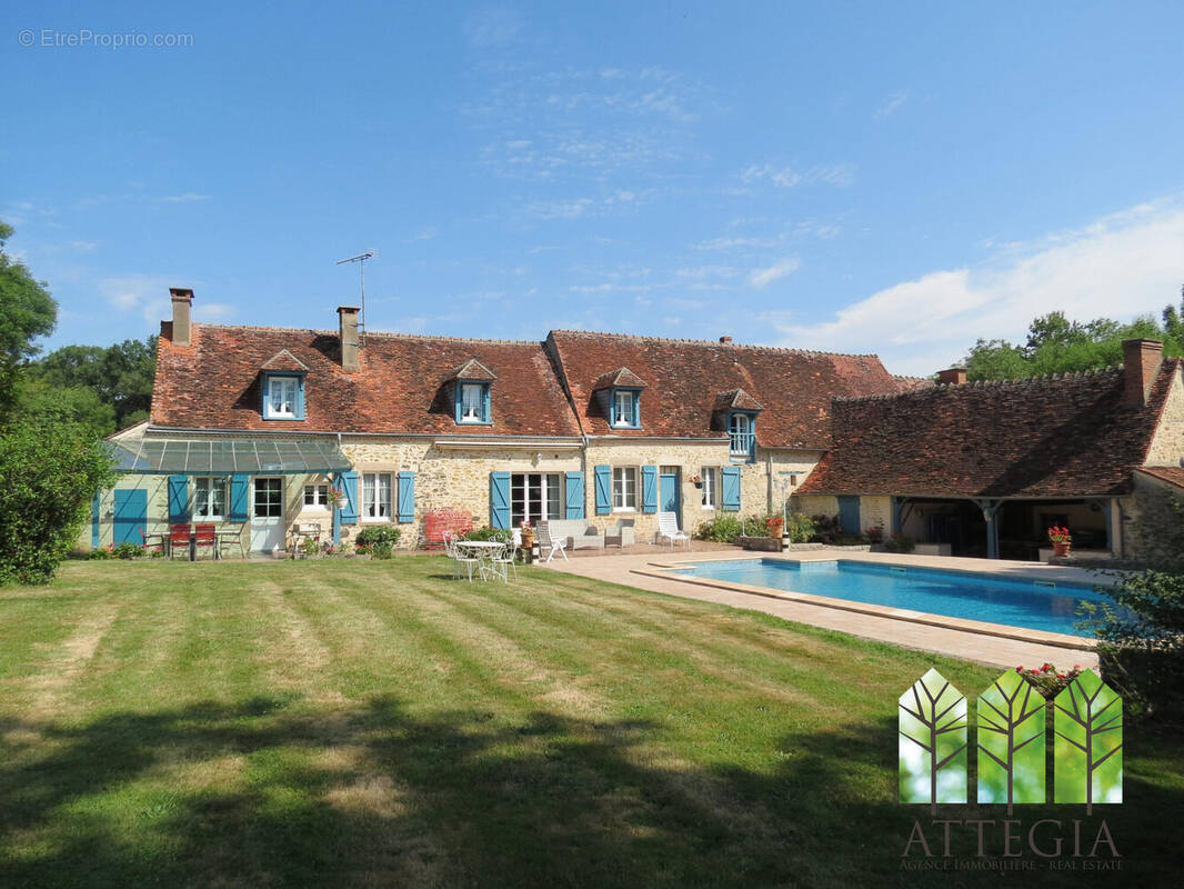 Maison à SAINT-DENIS-DE-JOUHET