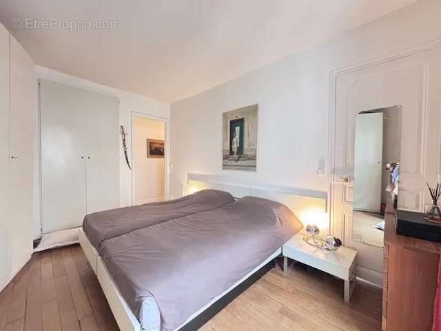 Paris 7e – Avenue de la Bourdonnais / Champ-de-Mars – Élégant 3 pièces de 51 m² – 4e étage avec ascenseur – Charme de l'ancien - photo 13