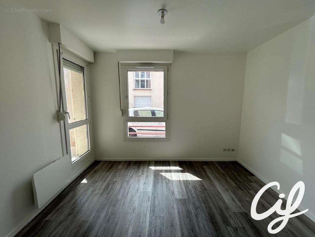 Appartement T3 SOTTEVILLE LES ROUEN - 70.2 m2  100 000 Euros - photo 2