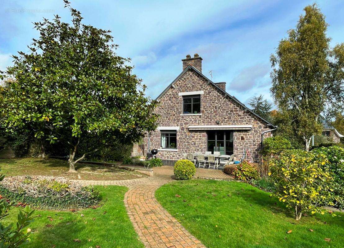 Maison à MONTFORT-SUR-MEU