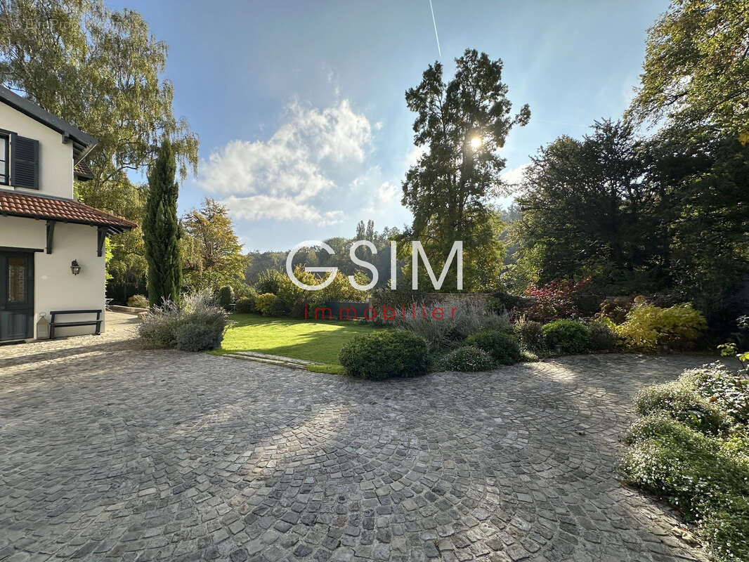 Maison à VILLE-D&#039;AVRAY