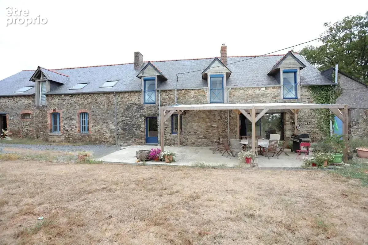 Maison de 194 m2 - 5 pièces - Martigné-Ferchaud - photo 1