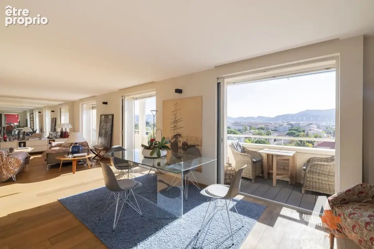 Marseille 8éme Vue Mer, étage élevé, 110m2, traversant avec extérieur - photo 3