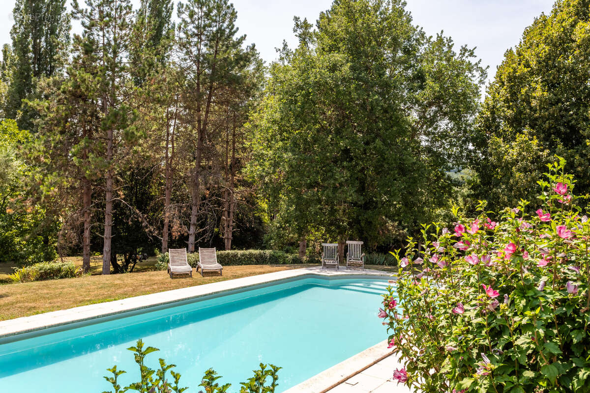 Maison de campagne avec piscine et grange - photo 9