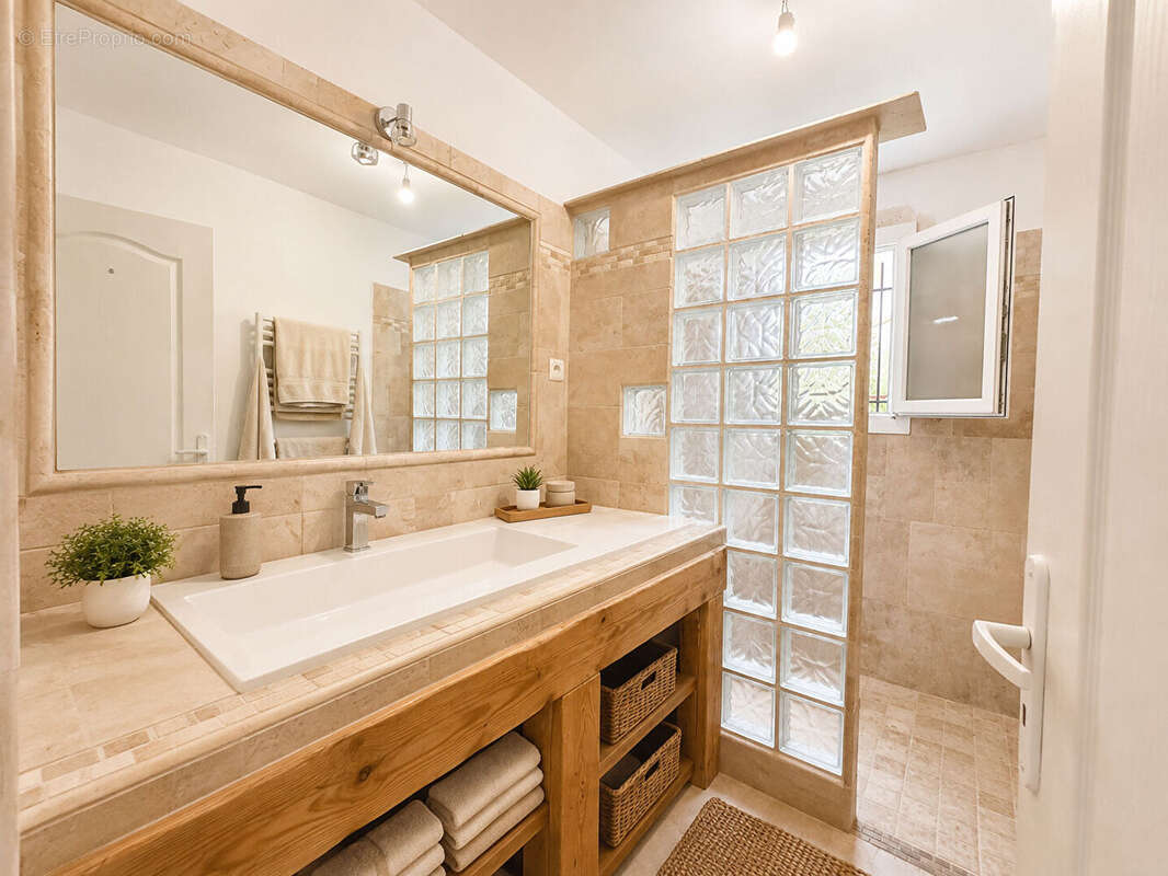 Maison familiale T5 avec piscine et garage - photo 6
