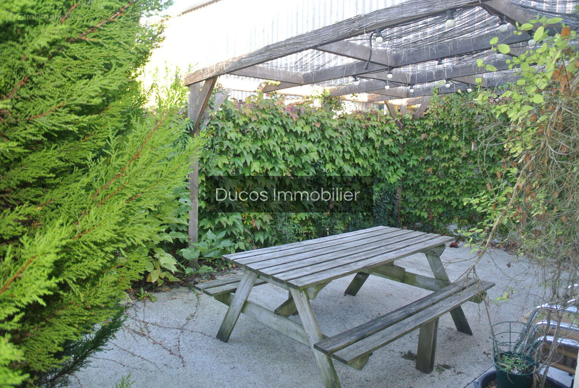 Commerce à VIRAZEIL