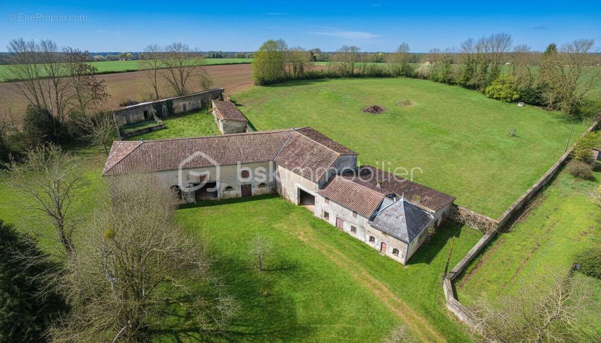 Magnifique Chateau du XIX éme , dépendances, Maison de gardien/gite, parc arboré de 9,5 hectares - photo 25