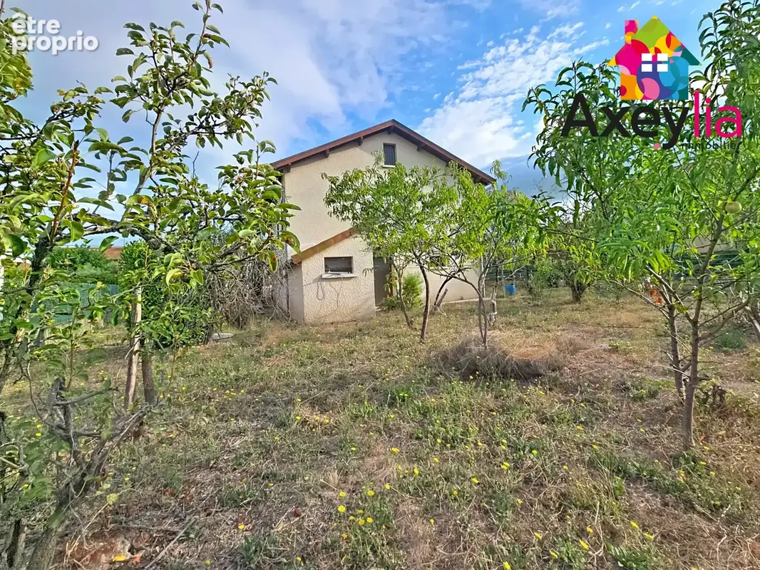 A vendre - riorges - maison a renover sur terrain de 848 m2 - photo 2