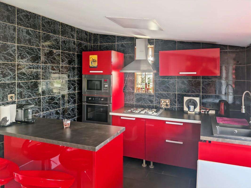 Maison à PERRIERS-EN-BEAUFICEL