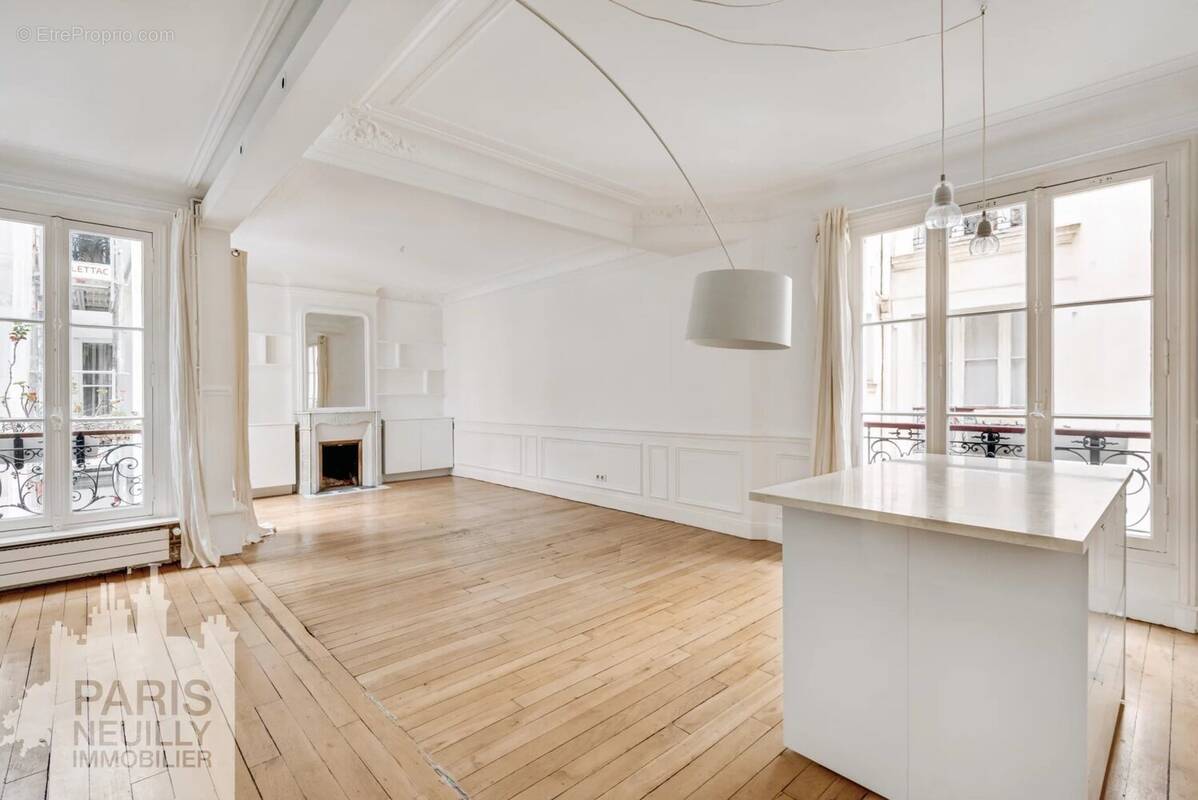 Appartement à PARIS-17E