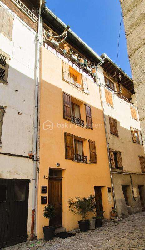 Appartement à COLMARS