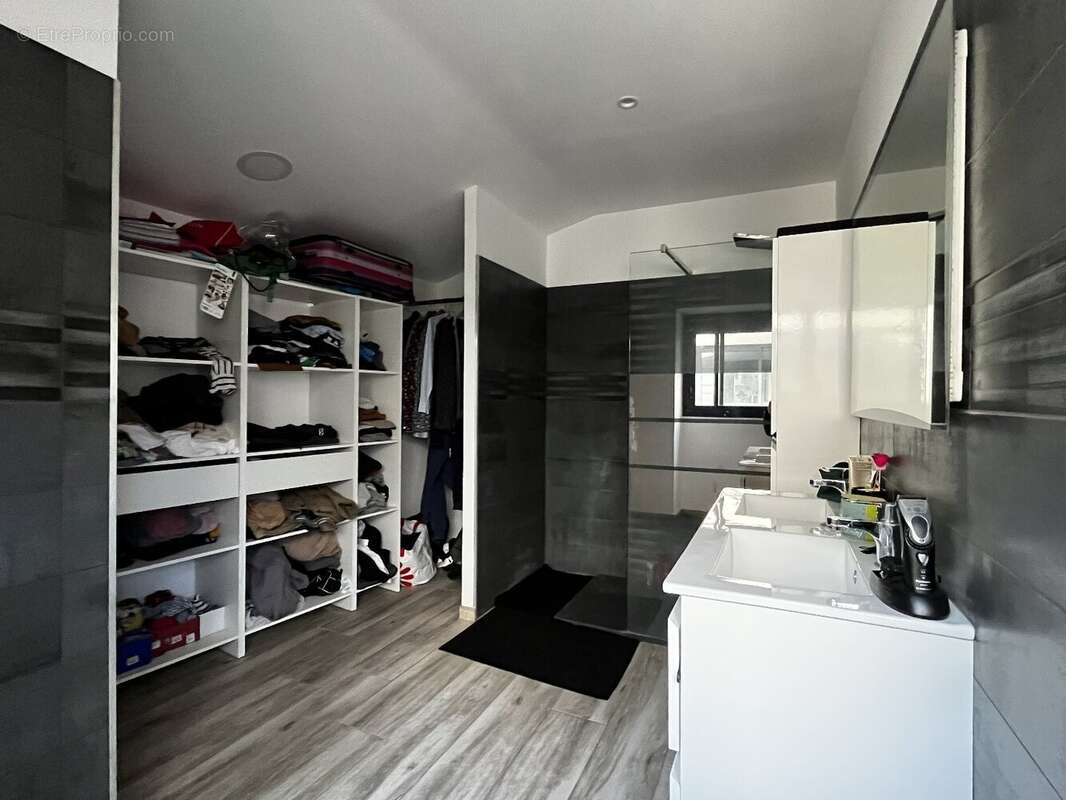 Maison à NISSAN-LEZ-ENSERUNE