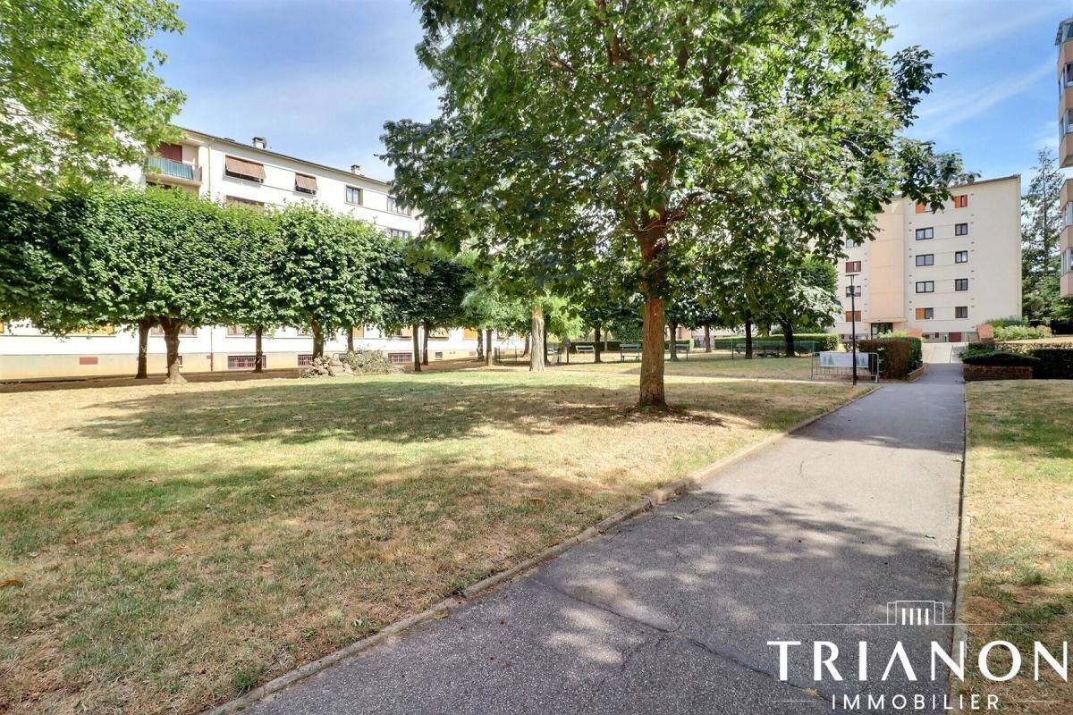 Appartement à LES CLAYES-SOUS-BOIS