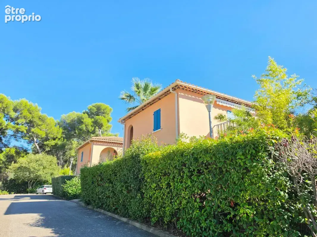 Appartement duplex avec parking privatif a vendre secteur prestigieux du prado a sanary - photo 1