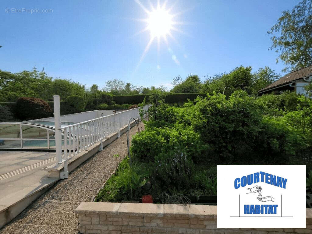 Maison à MONTCORBON