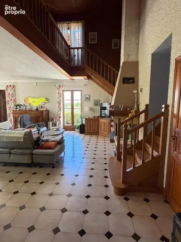 Brie. Maison en pierre de 200 m² sur une parcelle de 3392 m² - photo 4