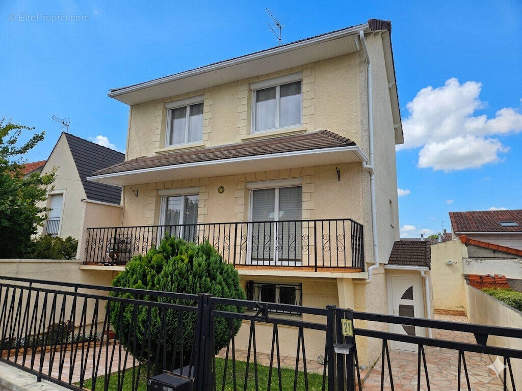 Maison à TREMBLAY-EN-FRANCE