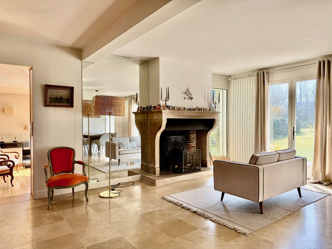 Maison à PONT-SAINTE-MARIE