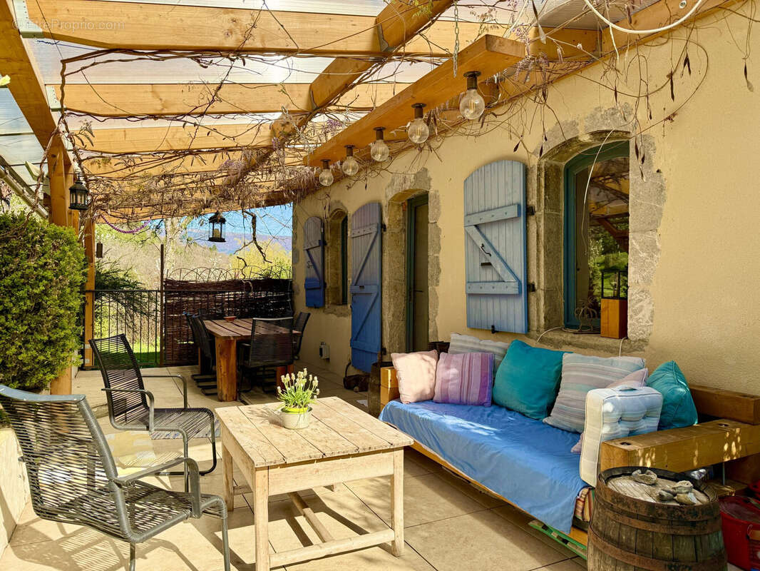 Dickjan POPPEMA d'eXp France vous propose un business provençal - Maison à BARRET-SUR-MEOUGE