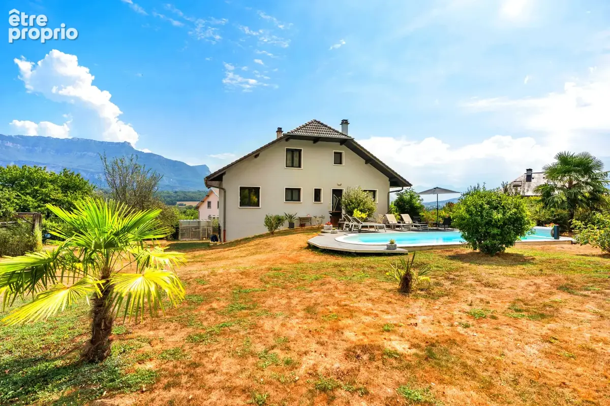 La Motte Servolex - Maison de 163 m2 - Sous-sol complet - Terrain de 1.972m2 - Piscine et jolie vue - photo 3