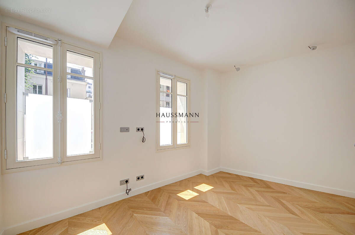 Appartement à NEUILLY-SUR-SEINE