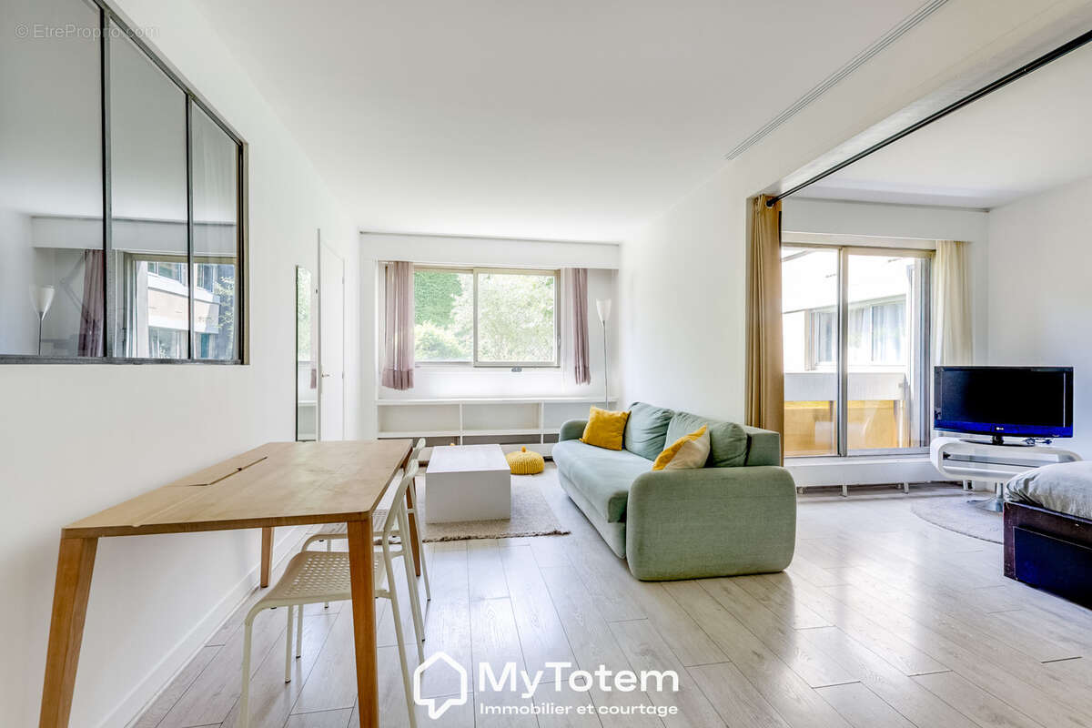 Appartement à PARIS-10E