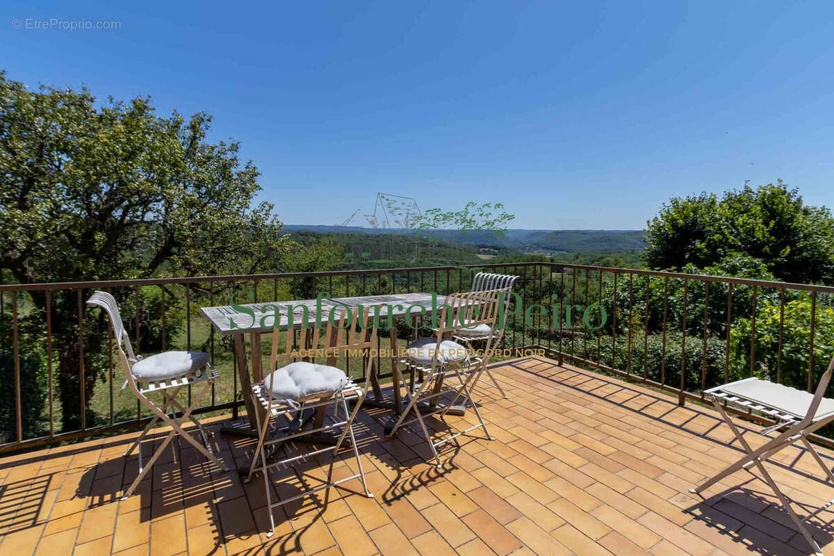 Maison à BEYNAC-ET-CAZENAC