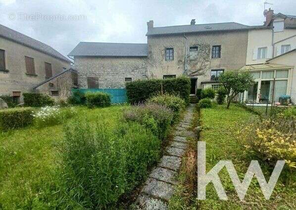 Maison à SAINT-GERVAIS-D'AUVERGNE