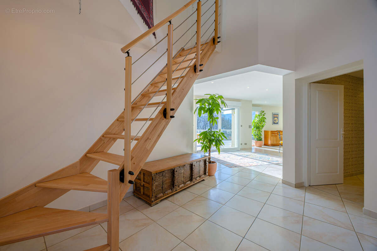 Maison à PUGNY-CHATENOD