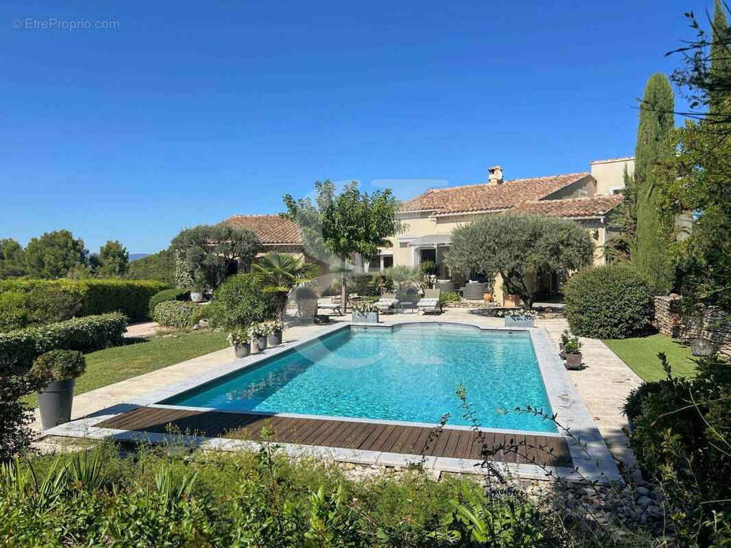 Maison à PERNES-LES-FONTAINES