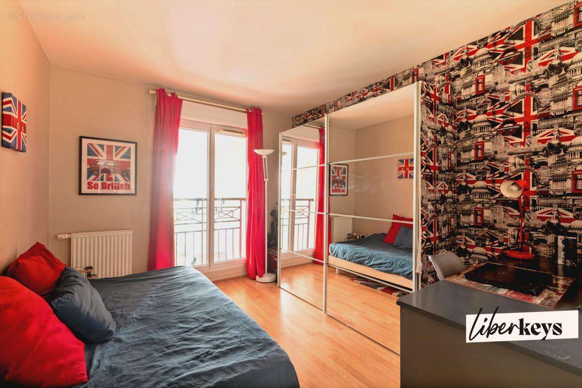 Appartement à COURBEVOIE