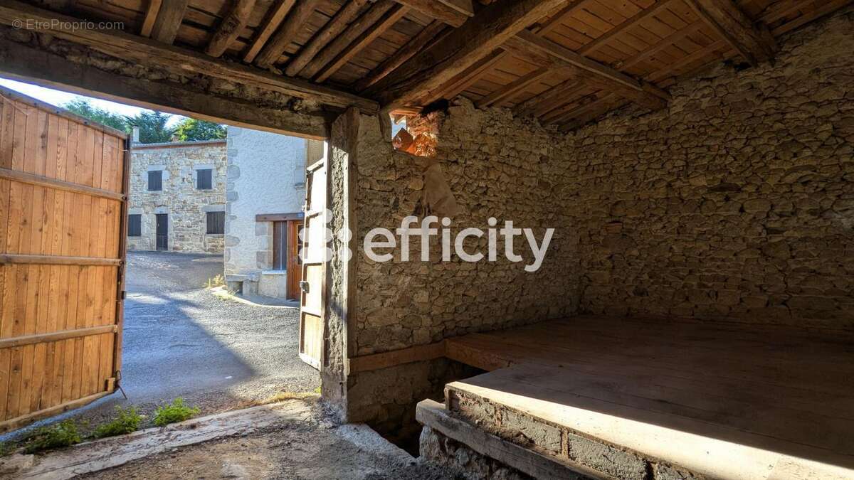 Maison à SAINT-REMY-SUR-DUROLLE