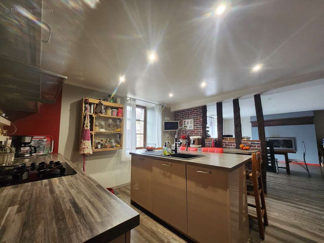 Maison à LE CHATENET-EN-DOGNON