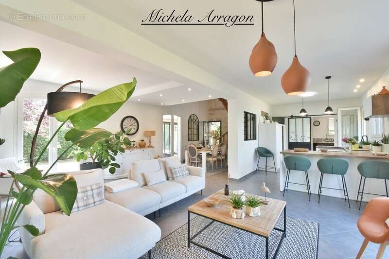 Maison familiale avec parc arboré de plus de 2 000 m² – Grange-sur-Lot - photo 2
