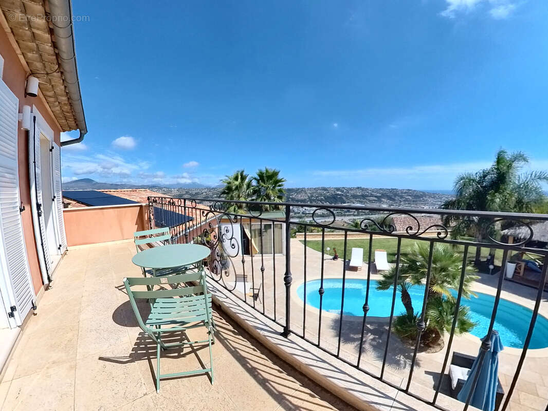 Maison à SAINT-LAURENT-DU-VAR