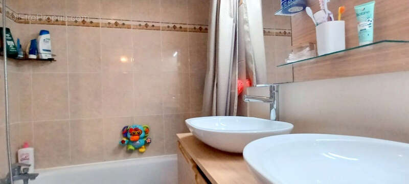 Appartement à COLLONGES