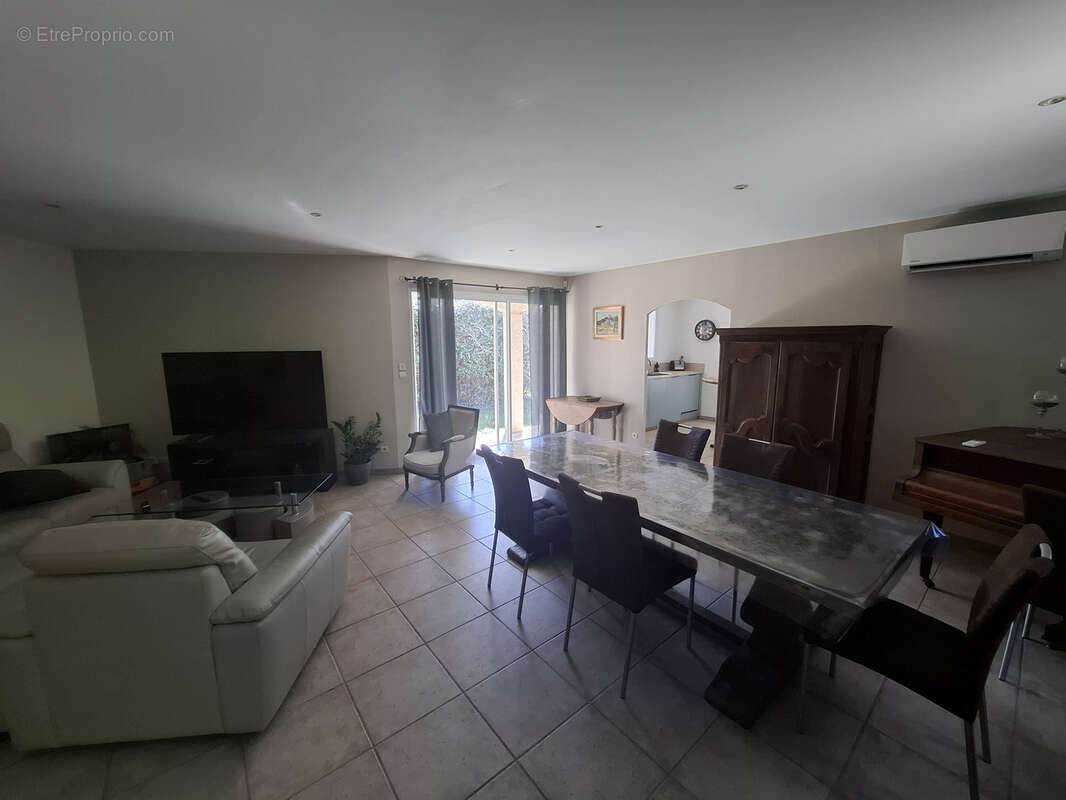 Maison à FONTVIEILLE