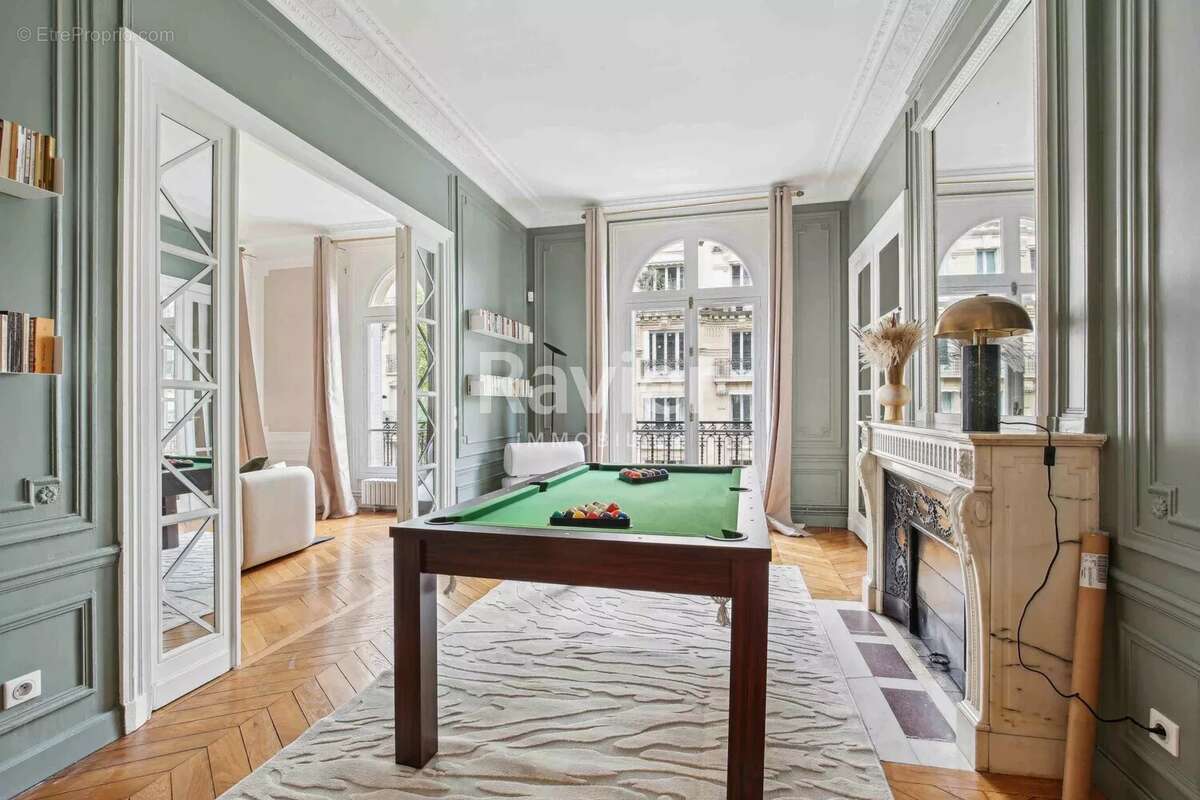 Appartement à PARIS-7E