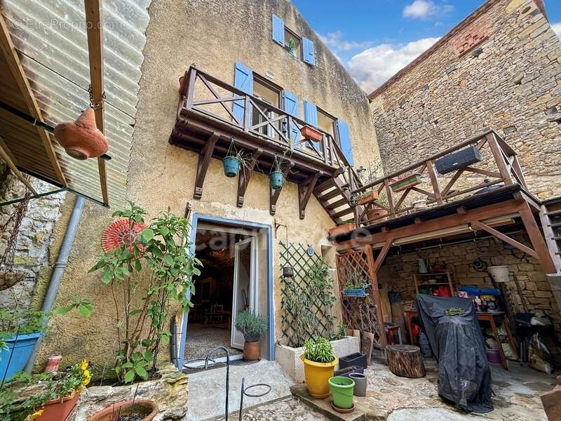 Maison de ville, Villefranche du Périgord, 140m2, totalement rénovée et meublée, cave voutée. Idéal résidence secondaire ou loca - photo 20