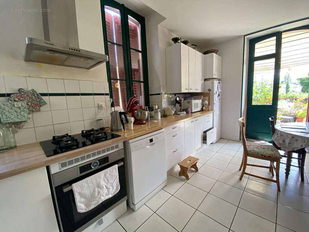 Maison 260 m² à Nay  - photo 7