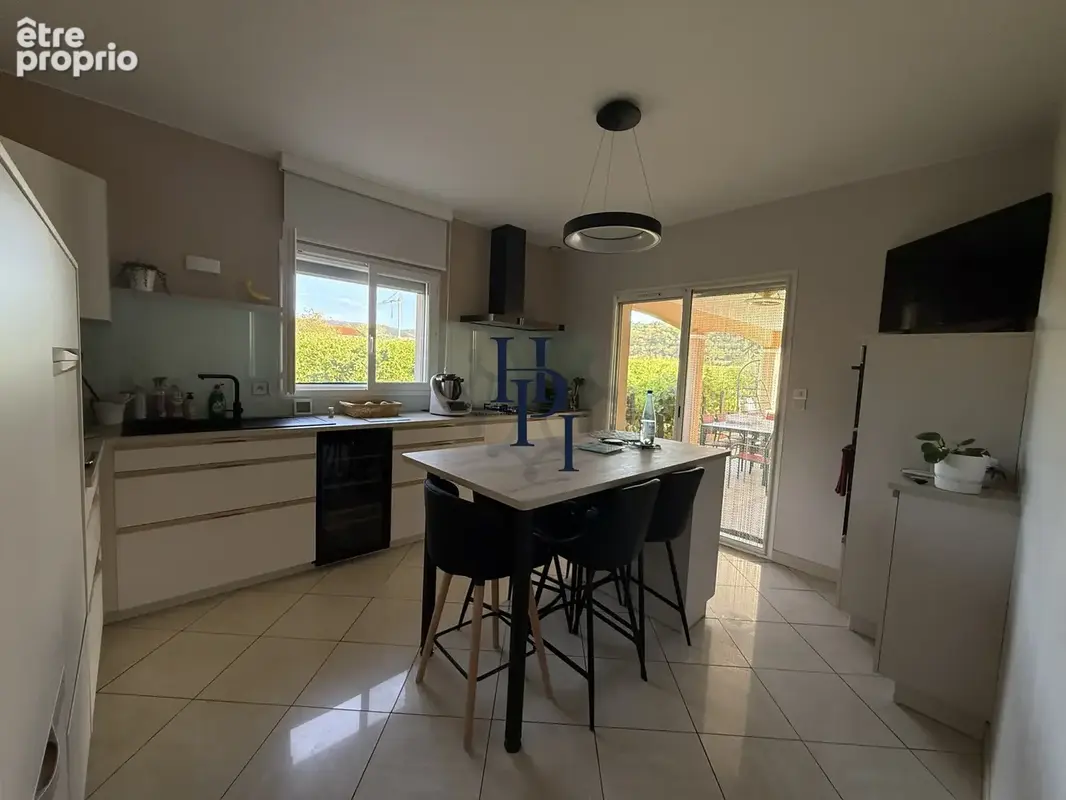 Vente Maison avec piscine de 178m2 à SAINT AFFRIQUE - photo 7