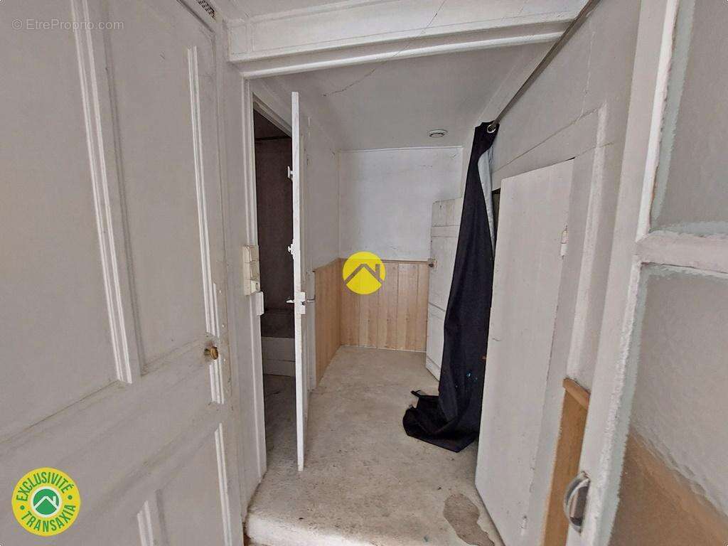 Maison avec dépendance et terrains - photo 3