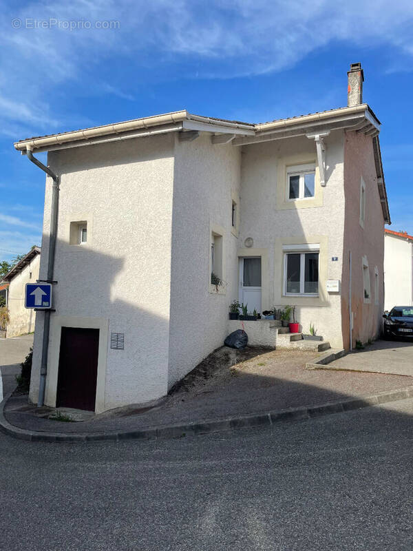 Appartement à SAINT-JEAN-DE-BOURNAY