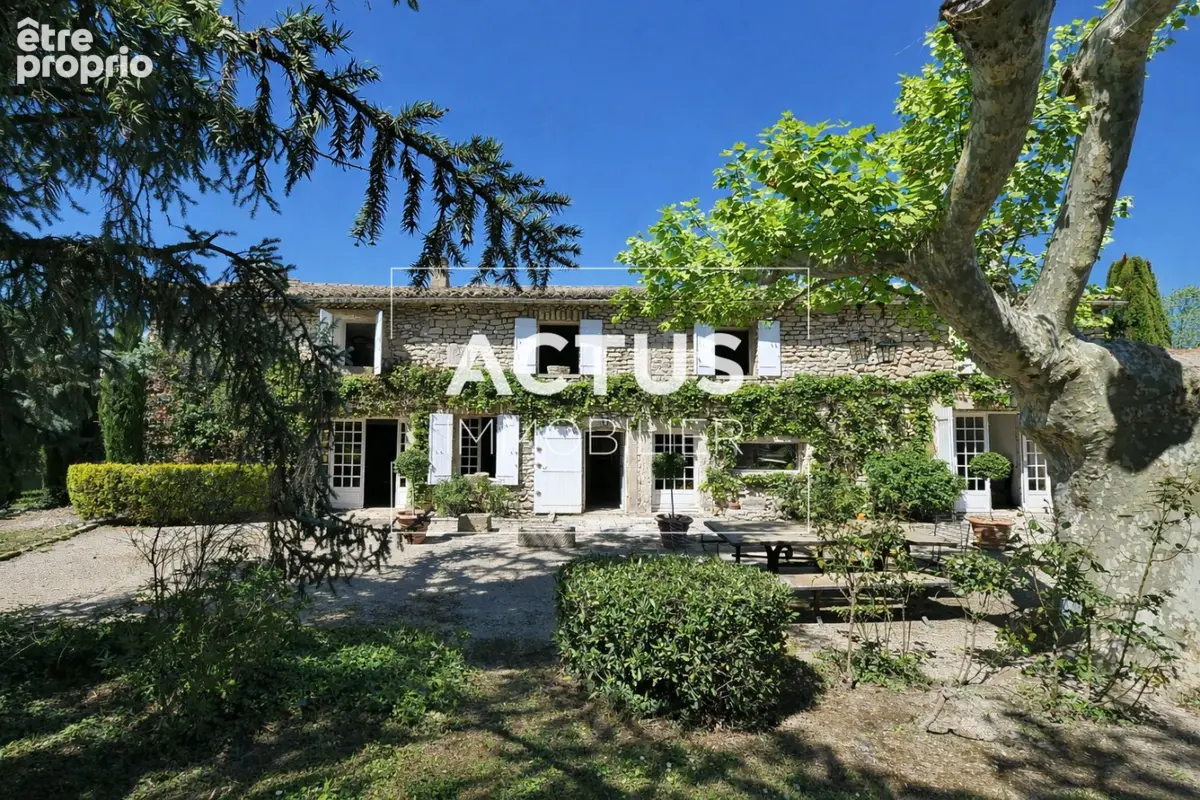 Maison 434 m² à Senas  - photo 9